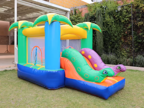 Renta brincolin Mini Jungla CDMX - Inflable tematico selva con palmeras serpientes para fiestas infantiles