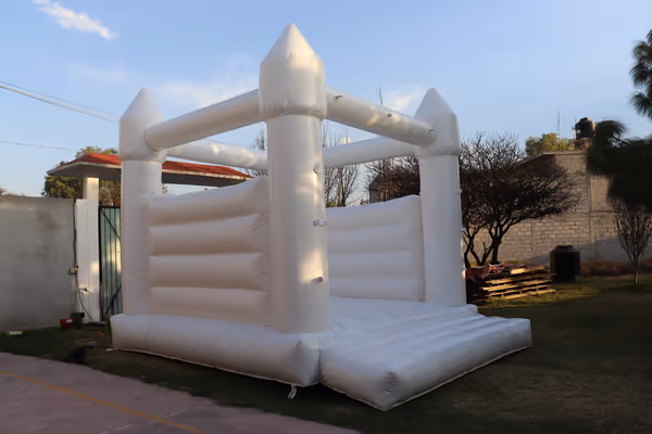 Coordinación de montaje de inflable con salón de bodas en CDMX