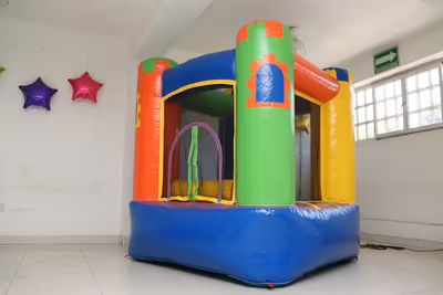Mini Castillo en patio exterior fiesta CDMX
