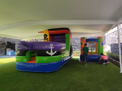 Barco Pirata bajo carpa exterior CDMX