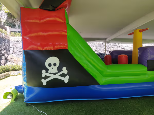 Inflable barco pirata premium con materiales comerciales de grado profesional