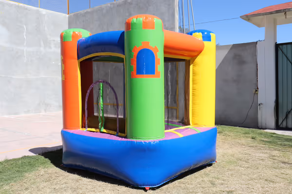Brincolin chico seguro con paredes bajitas y materiales suaves para bebes