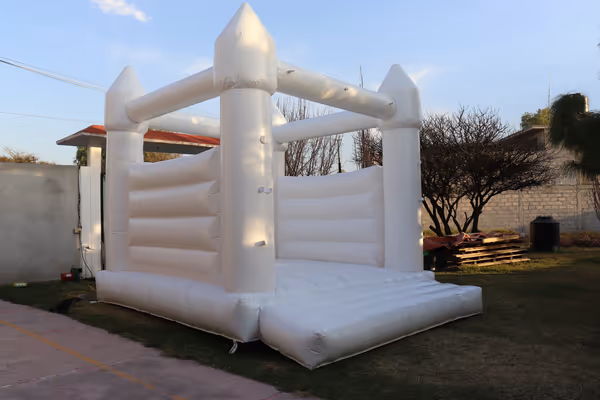 Dimensiones del Castillo Blanco inflable 5x7x4 m para eventos grandes CDMX