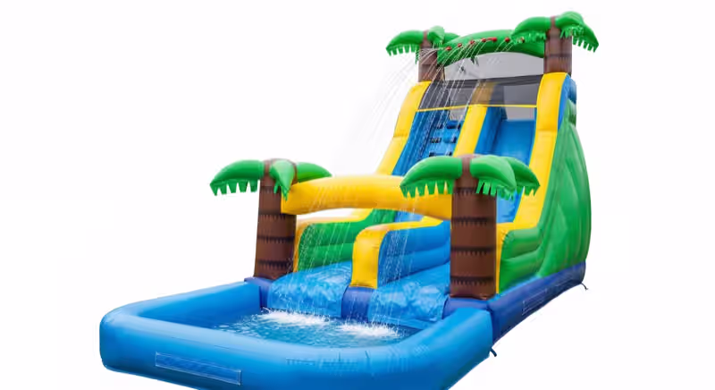 Brincolin en fiesta infantil exterior con decoración