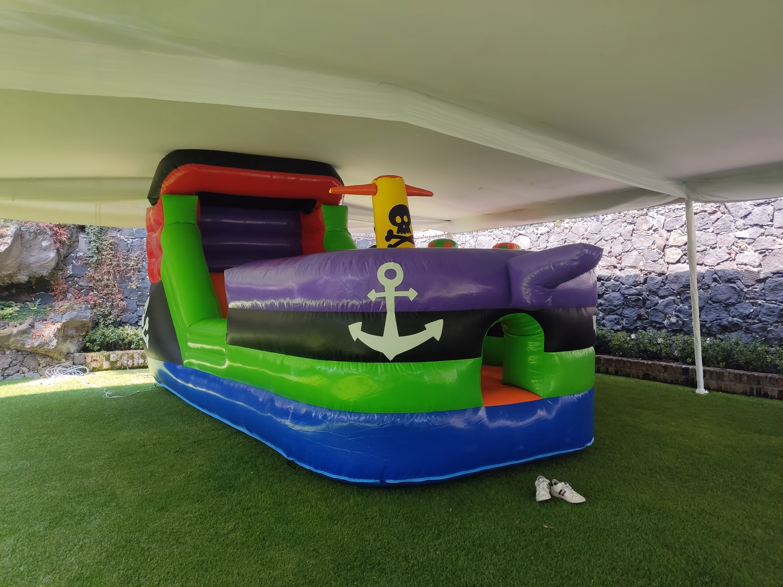Barco Pirata inflable con tobogán gigante para evento