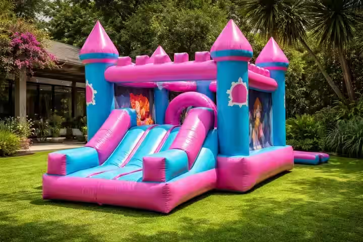 Renta Inflable Castillo de Princesas CDMX - Castillo rosa con torres turquesa para fiestas infantiles en Ciudad de México