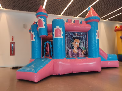 Alquiler inflable Castillo Princesas CDMX - Vista frontal con gráfico princesa listo para fiesta infantil
