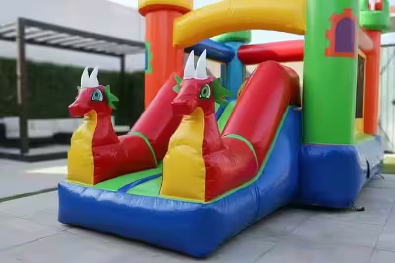 Inflable dragones rojos para renta - Detalle dragones castillo inflable Ciudad de México