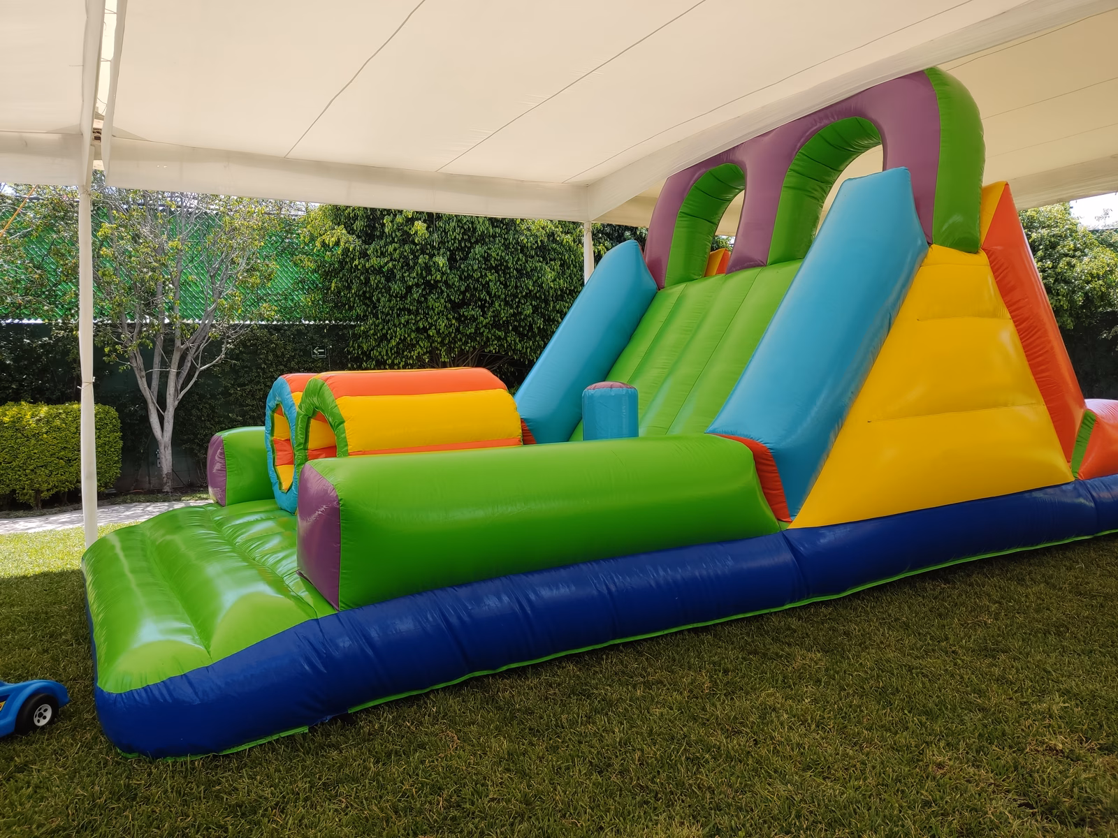 Inflable extremo circuito de obstaculos vista completa