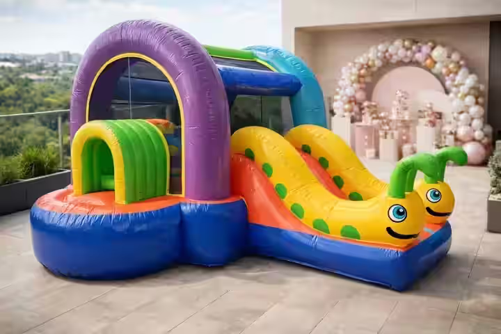Inflable para fiestas Gusanitos - Vista lateral castillo inflable renta CDMX