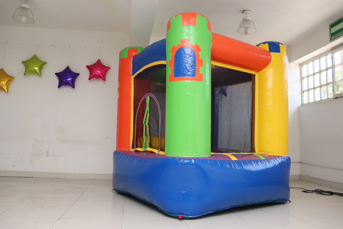 Castillo Baby inflable para preescolar en kermesse escolar