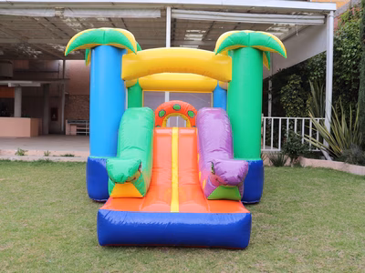 Alquiler inflable Jungla - Brincolin palmeras en jardin residencial CDMX