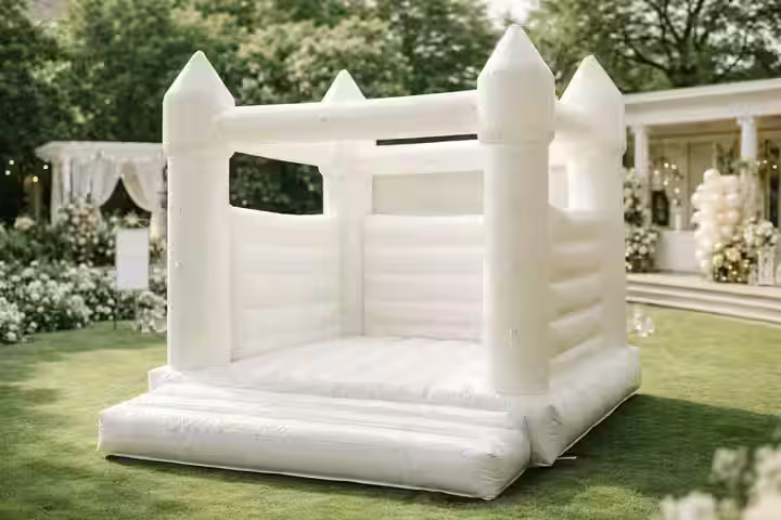 Renta de Castillo Blanco inflable para bodas y eventos elegantes en CDMX