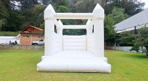 renta de inflable blanco