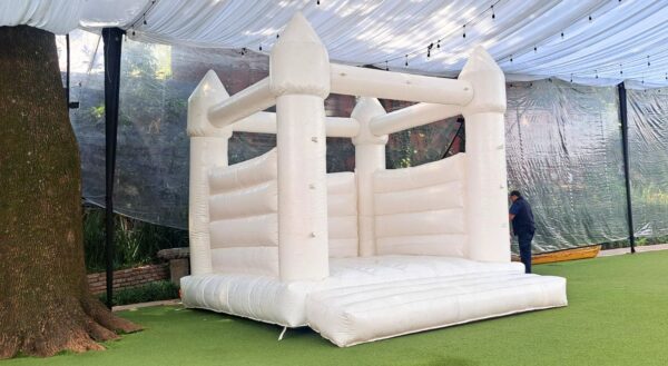 renta de inflable blanco