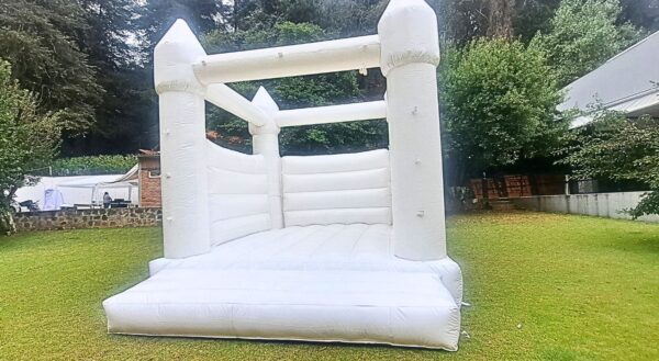 renta de inflable blanco